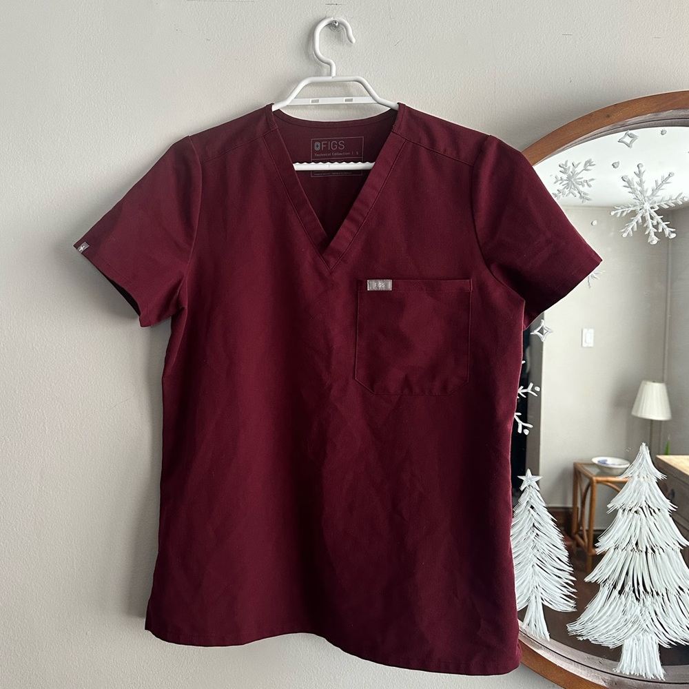 Figs scrub top